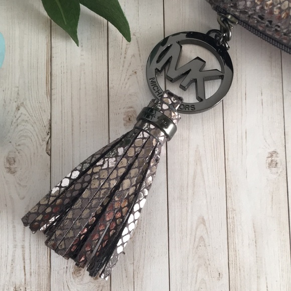 Michael Kors Limited Edition Cosmetic Bag NWOT Rare - Picture 5 of 16